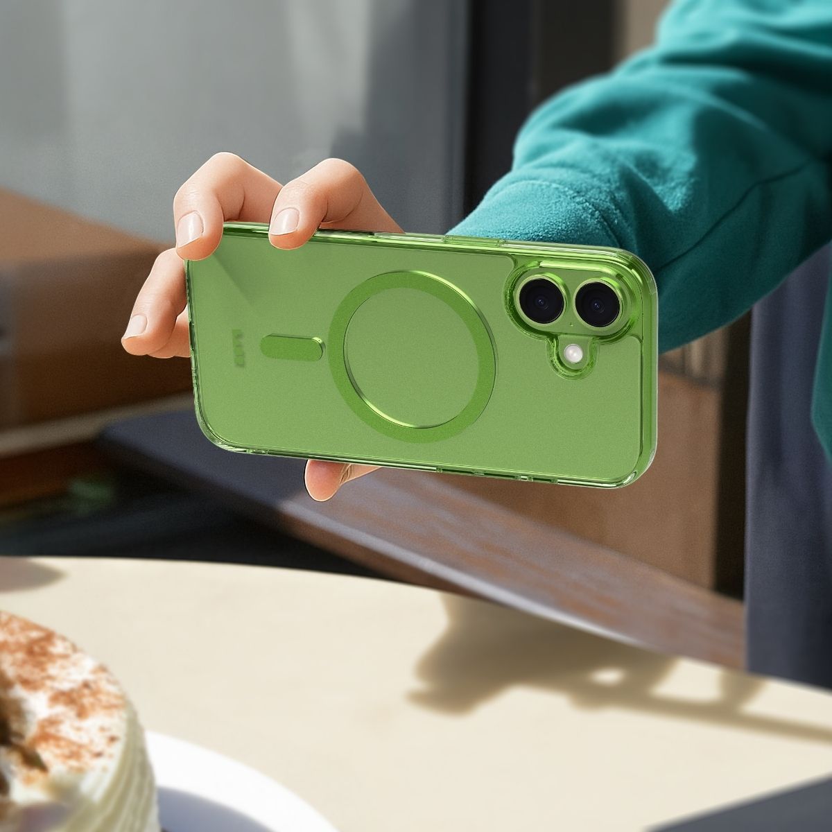 iPhone 17ケース CRYSTAL FLURO ライトグリーン