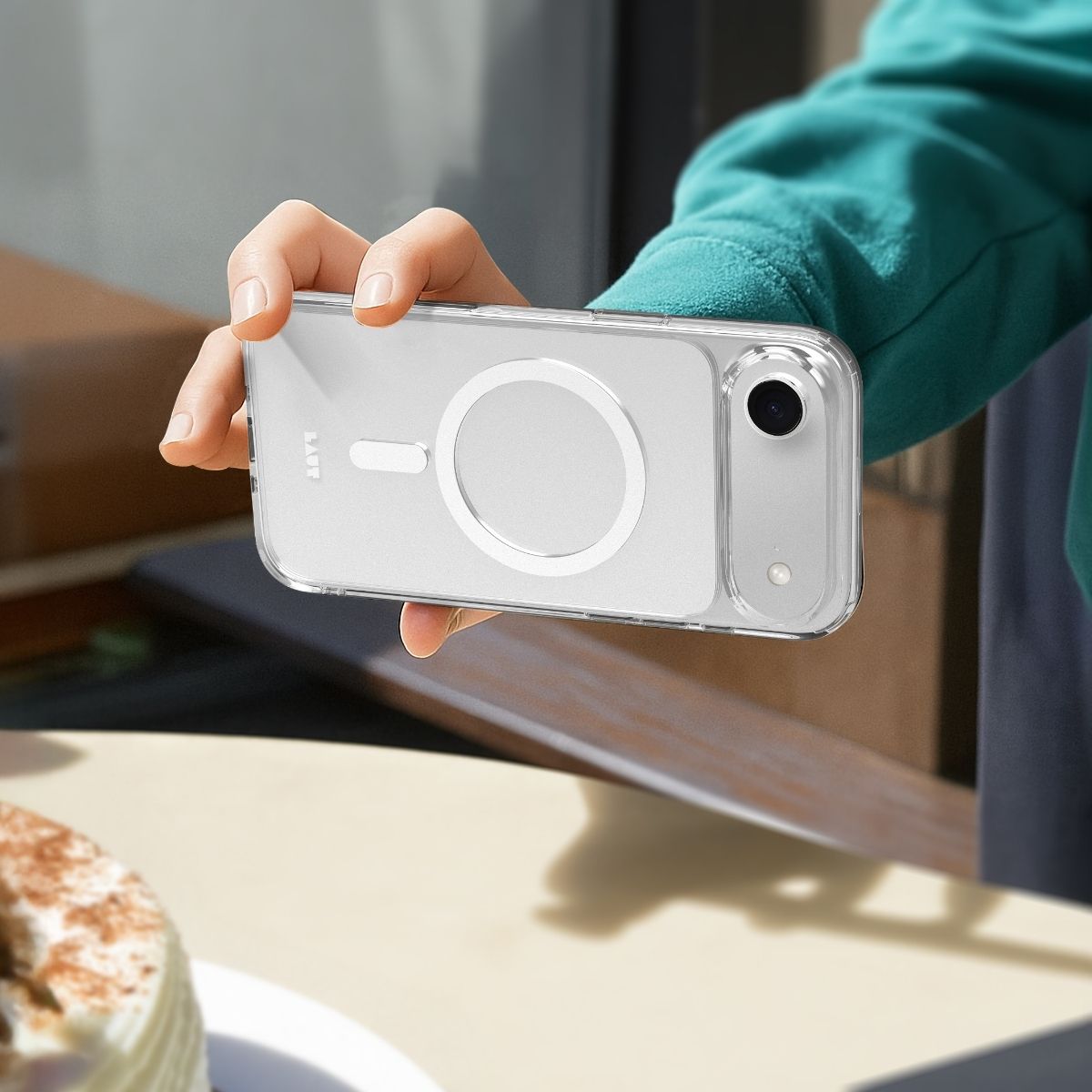 iPhone Airケース CRYSTAL FLURO クリア