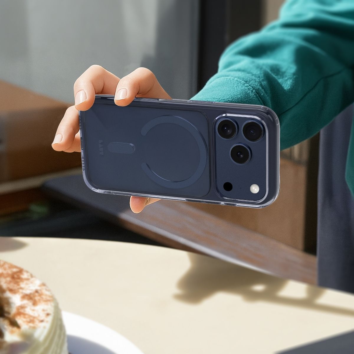 iPhone 17 Pro Maxケース CRYSTAL FLURO クリアミッドナイト