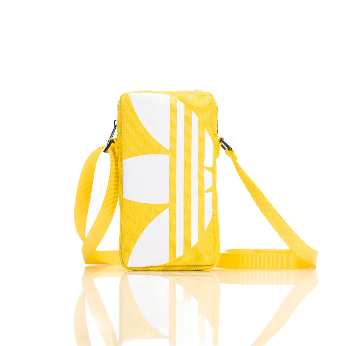 adidas ユニバーサルフォンポーチ Universal Pouch Big Logo ゴールドホワイト