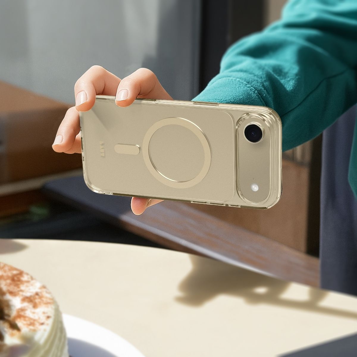 iPhone Airケース CRYSTAL FLURO ライトゴールド