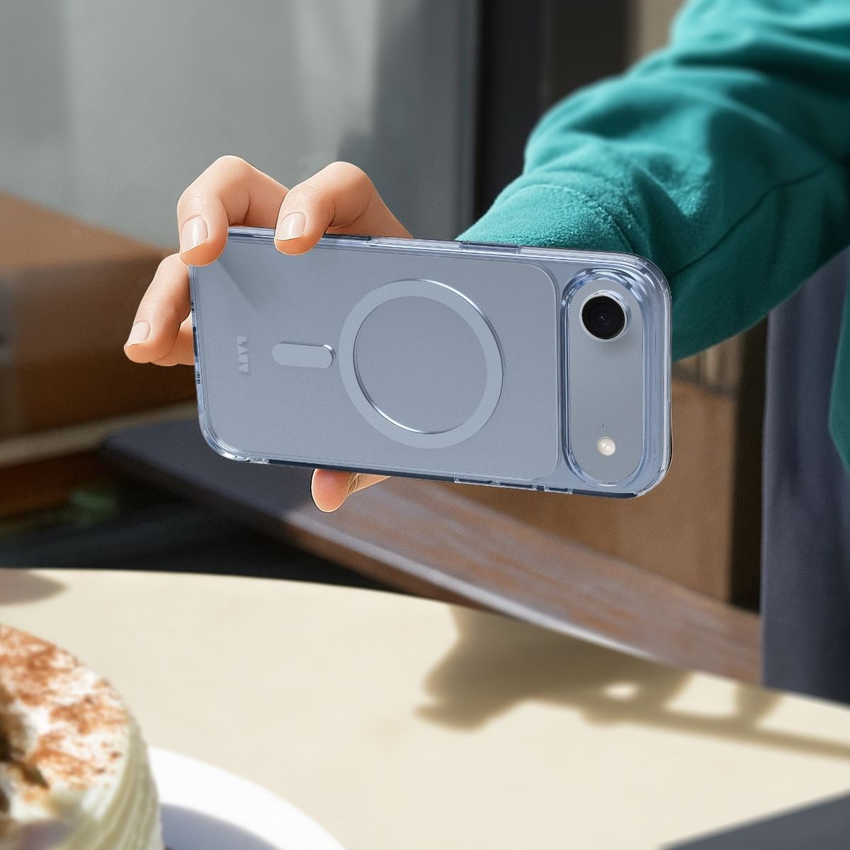 iPhone Airケース CRYSTAL FLURO ライトブルー