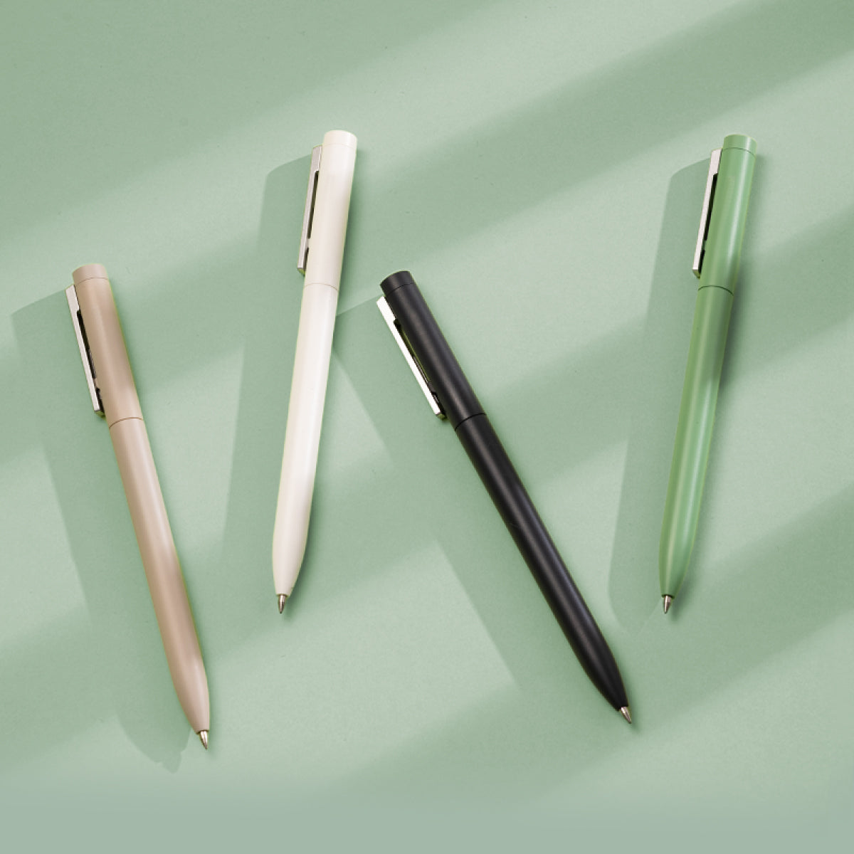 ゲルインクボールペン スタイリッシュボディ クリップノック マット質感 ベージュ
